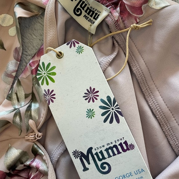 NWT floral dress with deep v cut neckline & open back. - Picture 4 of 5